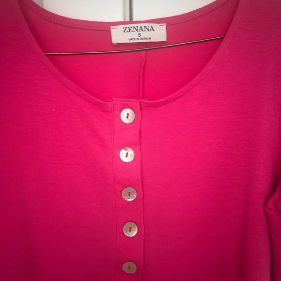 Zenana Short Sleeve Dolphin Hem Shell Button Top in Hot Pink Size Small NWOT - Picture 2 of 5